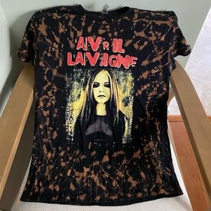Avril Lavigne bleached oversized tee